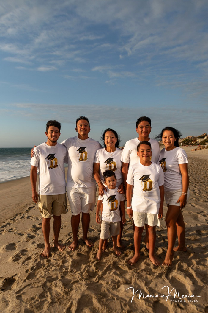 Familia en la sesión de fotos del viaje de promoción